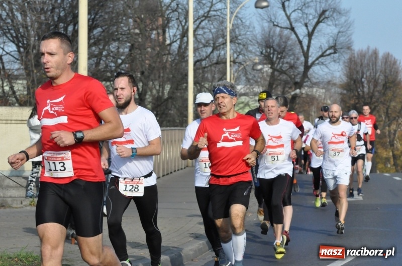 Zdjęcie w galerii na portalu naszraciborz.pl: Od Bałtyku do Tatr. Narodowy Bieg Stulecia w Raciborzu FOTO i WIDEO wiadomości z regionu