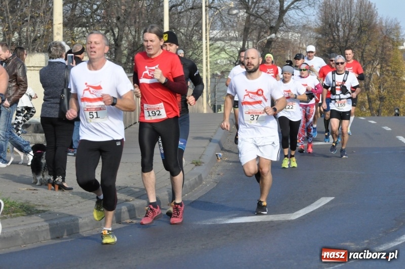 Zdjęcie w galerii na portalu naszraciborz.pl: Od Bałtyku do Tatr. Narodowy Bieg Stulecia w Raciborzu FOTO i WIDEO wiadomości z regionu
