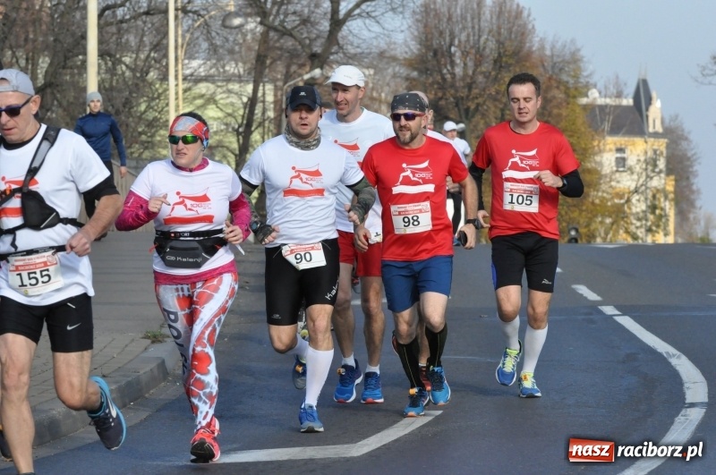 Zdjęcie w galerii na portalu naszraciborz.pl: Od Bałtyku do Tatr. Narodowy Bieg Stulecia w Raciborzu FOTO i WIDEO wiadomości z regionu