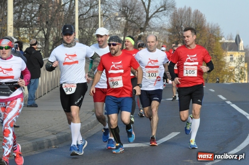 Zdjęcie w galerii na portalu naszraciborz.pl: Od Bałtyku do Tatr. Narodowy Bieg Stulecia w Raciborzu FOTO i WIDEO wiadomości z regionu