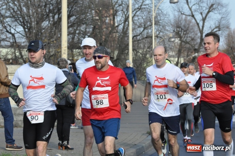 Zdjęcie w galerii na portalu naszraciborz.pl: Od Bałtyku do Tatr. Narodowy Bieg Stulecia w Raciborzu FOTO i WIDEO wiadomości z regionu