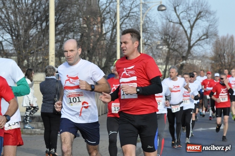 Zdjęcie w galerii na portalu naszraciborz.pl: Od Bałtyku do Tatr. Narodowy Bieg Stulecia w Raciborzu FOTO i WIDEO wiadomości z regionu