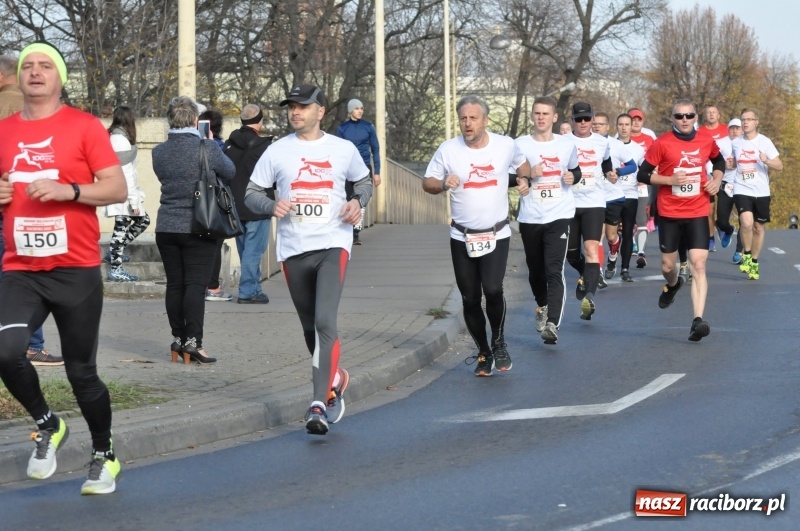 Zdjęcie w galerii na portalu naszraciborz.pl: Od Bałtyku do Tatr. Narodowy Bieg Stulecia w Raciborzu FOTO i WIDEO wiadomości z regionu