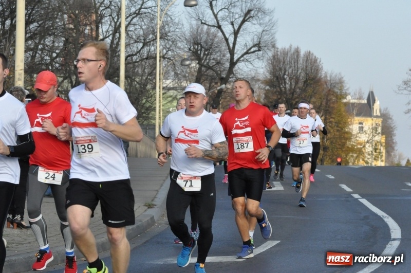 Zdjęcie w galerii na portalu naszraciborz.pl: Od Bałtyku do Tatr. Narodowy Bieg Stulecia w Raciborzu FOTO i WIDEO wiadomości z regionu