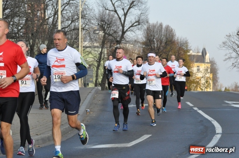 Zdjęcie w galerii na portalu naszraciborz.pl: Od Bałtyku do Tatr. Narodowy Bieg Stulecia w Raciborzu FOTO i WIDEO wiadomości z regionu