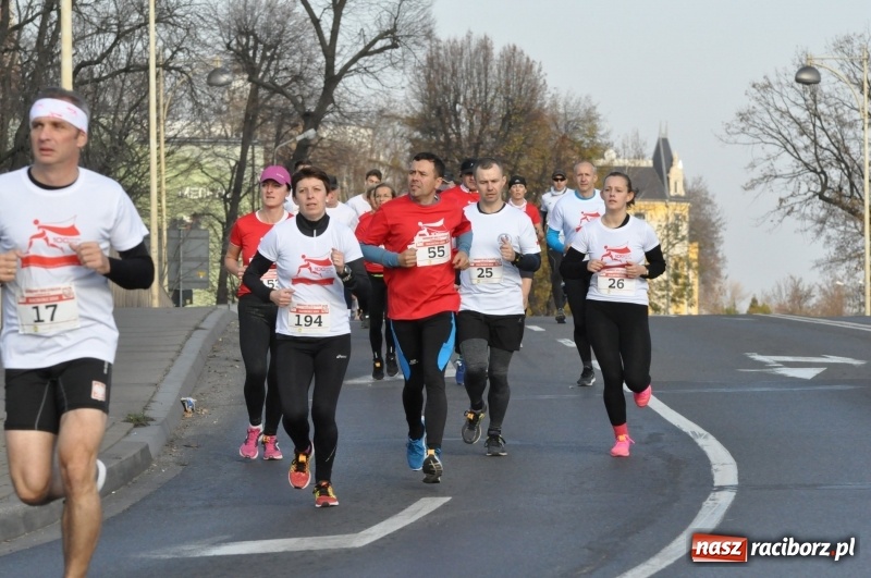 Zdjęcie w galerii na portalu naszraciborz.pl: Od Bałtyku do Tatr. Narodowy Bieg Stulecia w Raciborzu FOTO i WIDEO wiadomości z regionu