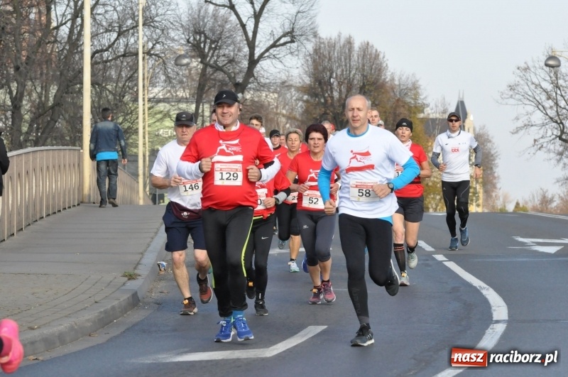 Zdjęcie w galerii na portalu naszraciborz.pl: Od Bałtyku do Tatr. Narodowy Bieg Stulecia w Raciborzu FOTO i WIDEO wiadomości z regionu