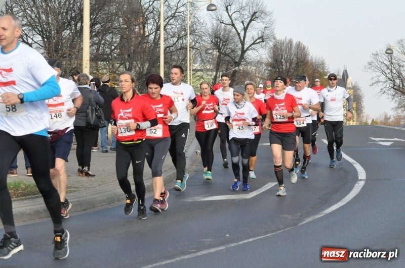 Zdjęcie w galerii na portalu naszraciborz.pl: Od Bałtyku do Tatr. Narodowy Bieg Stulecia w Raciborzu FOTO i WIDEO wiadomości z regionu