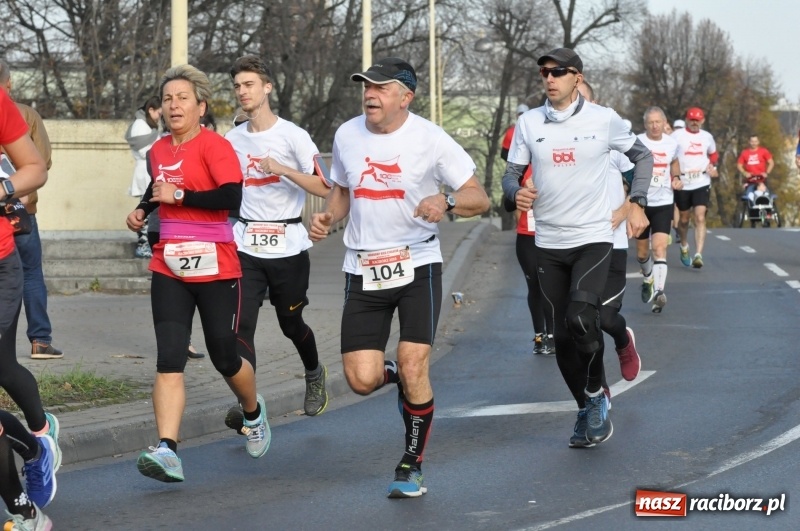 Zdjęcie w galerii na portalu naszraciborz.pl: Od Bałtyku do Tatr. Narodowy Bieg Stulecia w Raciborzu FOTO i WIDEO wiadomości z regionu
