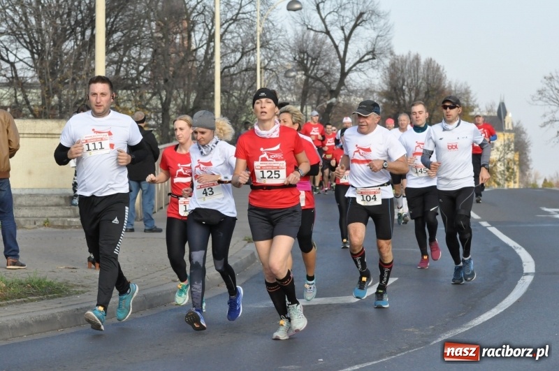 Zdjęcie w galerii na portalu naszraciborz.pl: Od Bałtyku do Tatr. Narodowy Bieg Stulecia w Raciborzu FOTO i WIDEO wiadomości z regionu