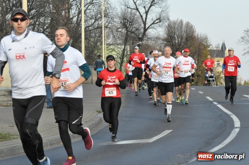 Zdjęcie w galerii na portalu naszraciborz.pl: Od Bałtyku do Tatr. Narodowy Bieg Stulecia w Raciborzu FOTO i WIDEO wiadomości z regionu