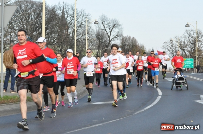 Zdjęcie w galerii na portalu naszraciborz.pl: Od Bałtyku do Tatr. Narodowy Bieg Stulecia w Raciborzu FOTO i WIDEO wiadomości z regionu