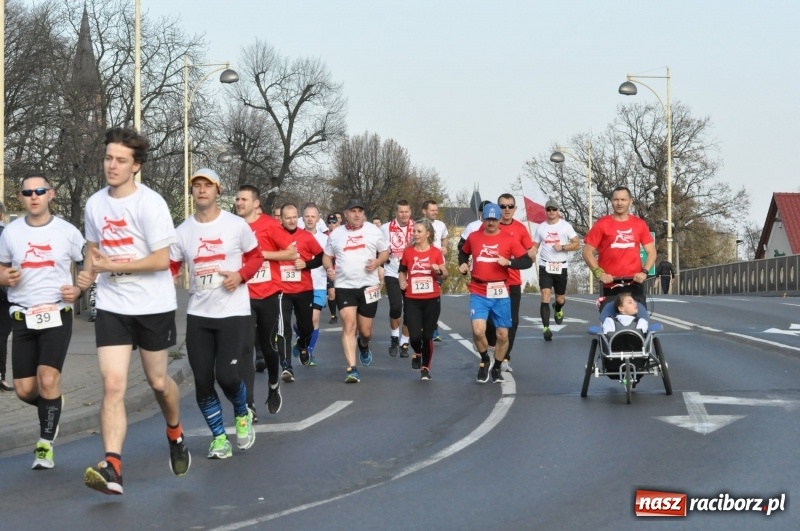 Zdjęcie w galerii na portalu naszraciborz.pl: Od Bałtyku do Tatr. Narodowy Bieg Stulecia w Raciborzu FOTO i WIDEO wiadomości z regionu