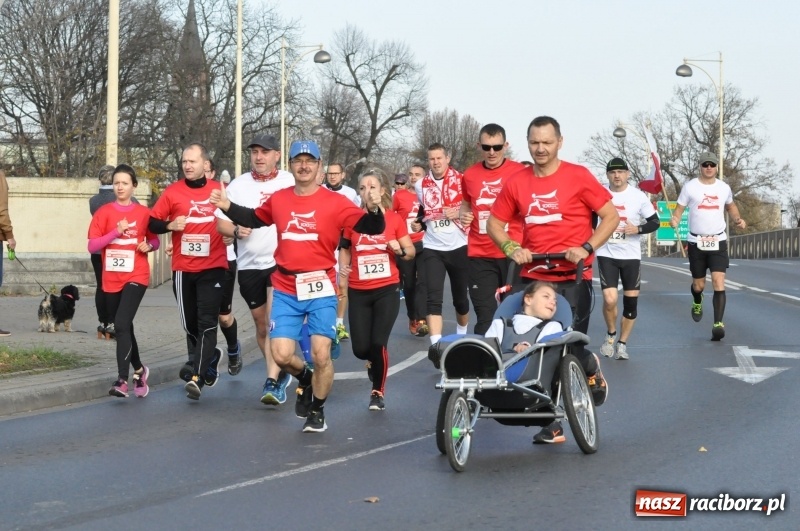 Zdjęcie w galerii na portalu naszraciborz.pl: Od Bałtyku do Tatr. Narodowy Bieg Stulecia w Raciborzu FOTO i WIDEO wiadomości z regionu