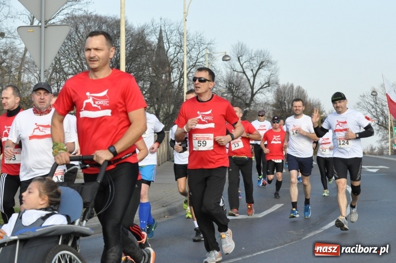 Zdjęcie w galerii na portalu naszraciborz.pl: Od Bałtyku do Tatr. Narodowy Bieg Stulecia w Raciborzu FOTO i WIDEO wiadomości z regionu