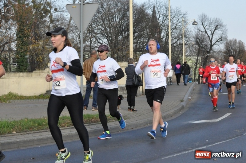Zdjęcie w galerii na portalu naszraciborz.pl: Od Bałtyku do Tatr. Narodowy Bieg Stulecia w Raciborzu FOTO i WIDEO wiadomości z regionu