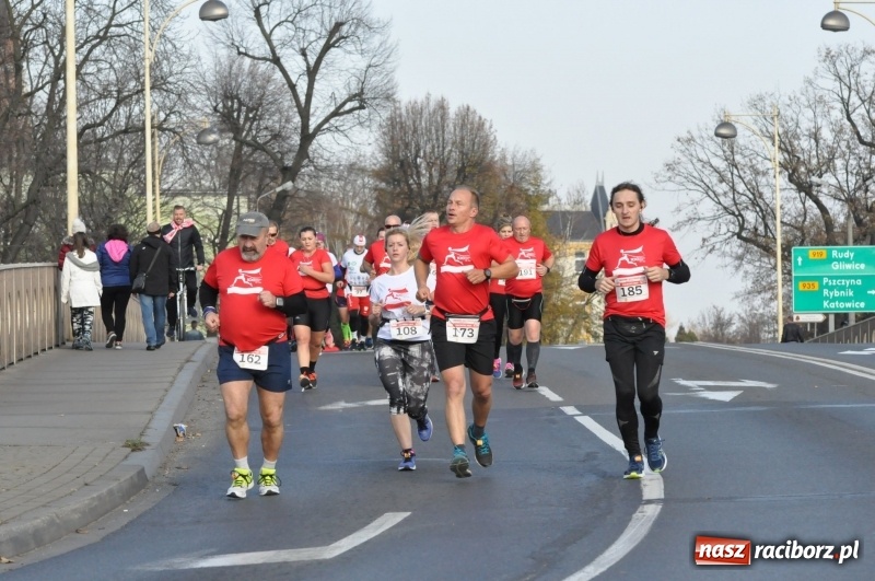 Zdjęcie w galerii na portalu naszraciborz.pl: Od Bałtyku do Tatr. Narodowy Bieg Stulecia w Raciborzu FOTO i WIDEO wiadomości z regionu