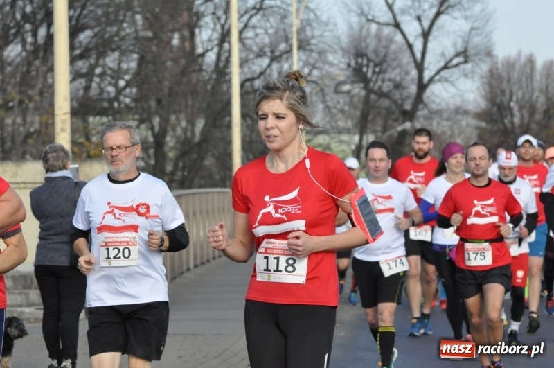Zdjęcie w galerii na portalu naszraciborz.pl: Od Bałtyku do Tatr. Narodowy Bieg Stulecia w Raciborzu FOTO i WIDEO wiadomości z regionu