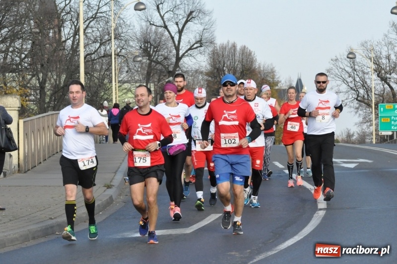 Zdjęcie w galerii na portalu naszraciborz.pl: Od Bałtyku do Tatr. Narodowy Bieg Stulecia w Raciborzu FOTO i WIDEO wiadomości z regionu