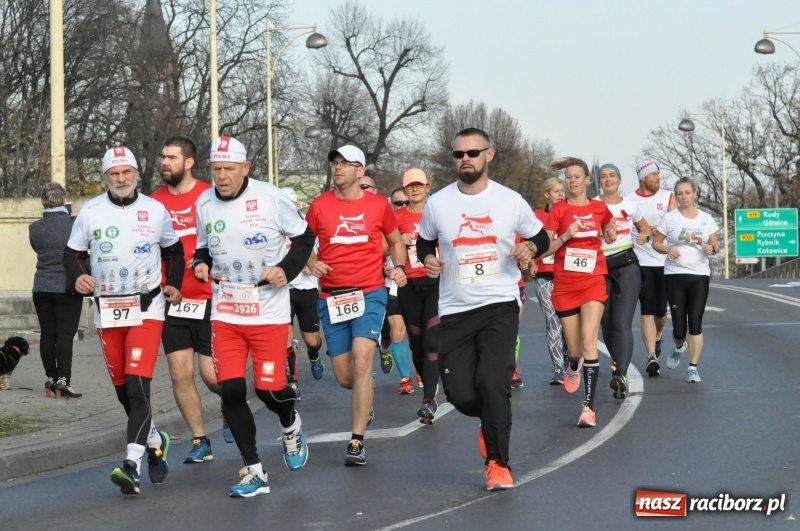 Zdjęcie w galerii na portalu naszraciborz.pl: Od Bałtyku do Tatr. Narodowy Bieg Stulecia w Raciborzu FOTO i WIDEO wiadomości z regionu