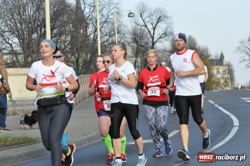 Zdjęcie w galerii na portalu naszraciborz.pl: Od Bałtyku do Tatr. Narodowy Bieg Stulecia w Raciborzu FOTO i WIDEO wiadomości z regionu