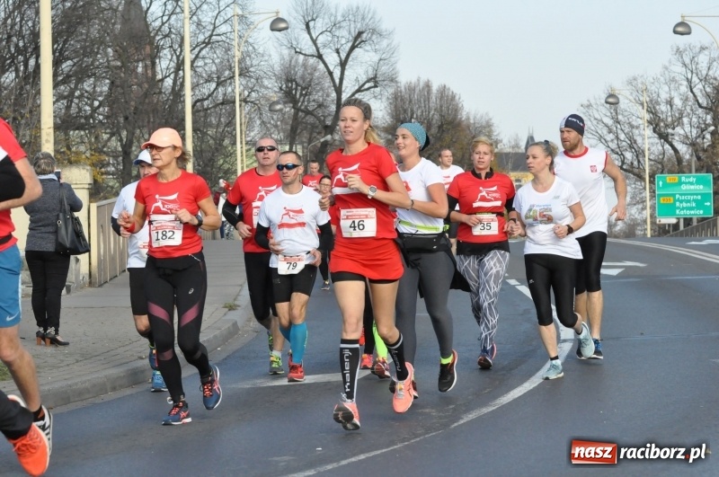 Zdjęcie w galerii na portalu naszraciborz.pl: Od Bałtyku do Tatr. Narodowy Bieg Stulecia w Raciborzu FOTO i WIDEO wiadomości z regionu