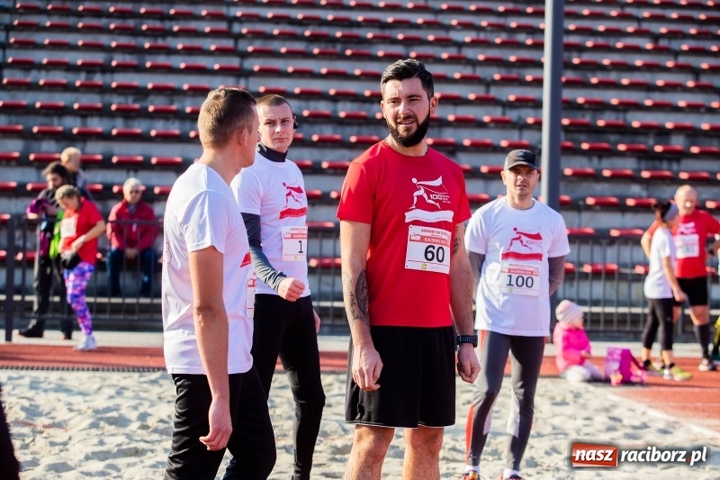 Zdjęcie w galerii na portalu naszraciborz.pl: Od Bałtyku do Tatr. Narodowy Bieg Stulecia w Raciborzu FOTO i WIDEO wiadomości z regionu