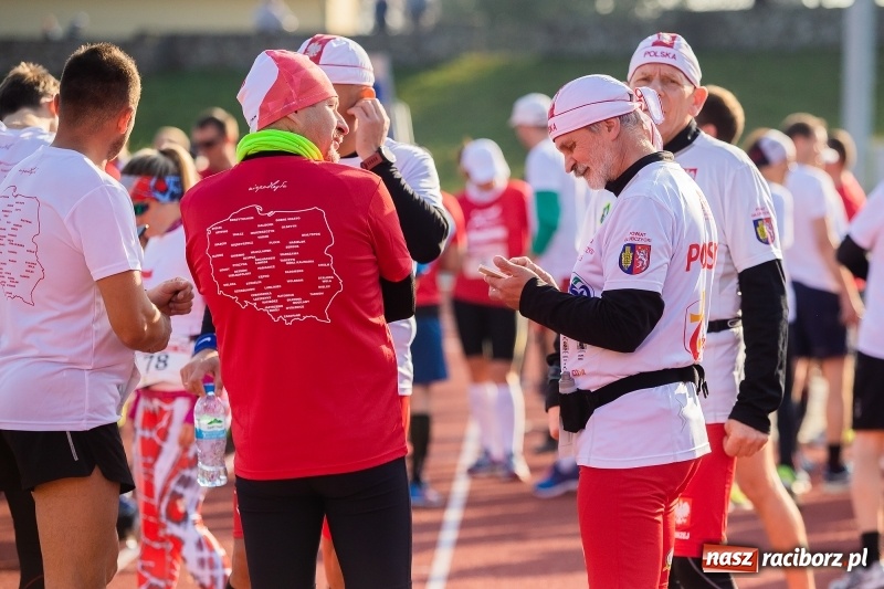 Zdjęcie w galerii na portalu naszraciborz.pl: Od Bałtyku do Tatr. Narodowy Bieg Stulecia w Raciborzu FOTO i WIDEO wiadomości z regionu