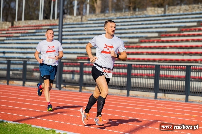 Zdjęcie w galerii na portalu naszraciborz.pl: Od Bałtyku do Tatr. Narodowy Bieg Stulecia w Raciborzu FOTO i WIDEO wiadomości z regionu