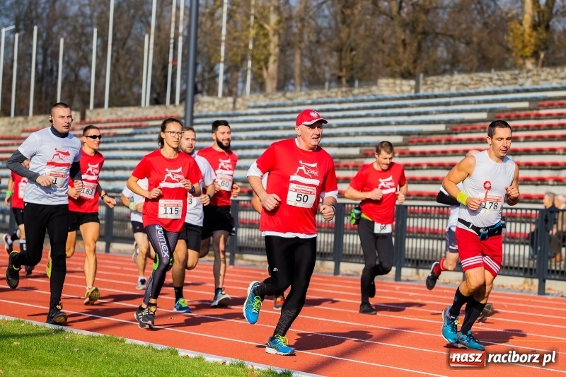 Zdjęcie w galerii na portalu naszraciborz.pl: Od Bałtyku do Tatr. Narodowy Bieg Stulecia w Raciborzu FOTO i WIDEO wiadomości z regionu