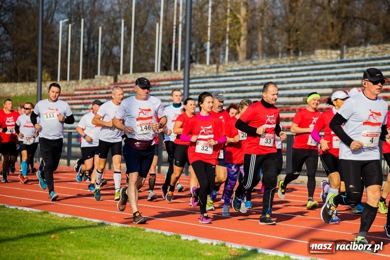 Zdjęcie w galerii na portalu naszraciborz.pl: Od Bałtyku do Tatr. Narodowy Bieg Stulecia w Raciborzu FOTO i WIDEO wiadomości z regionu