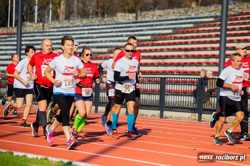 Zdjęcie w galerii na portalu naszraciborz.pl: Od Bałtyku do Tatr. Narodowy Bieg Stulecia w Raciborzu FOTO i WIDEO wiadomości z regionu
