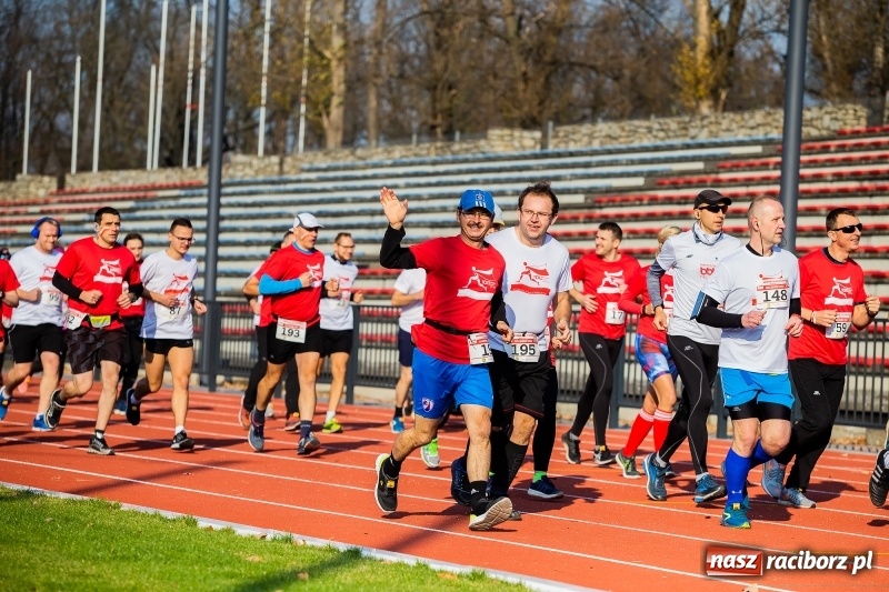 Zdjęcie w galerii na portalu naszraciborz.pl: Od Bałtyku do Tatr. Narodowy Bieg Stulecia w Raciborzu FOTO i WIDEO wiadomości z regionu