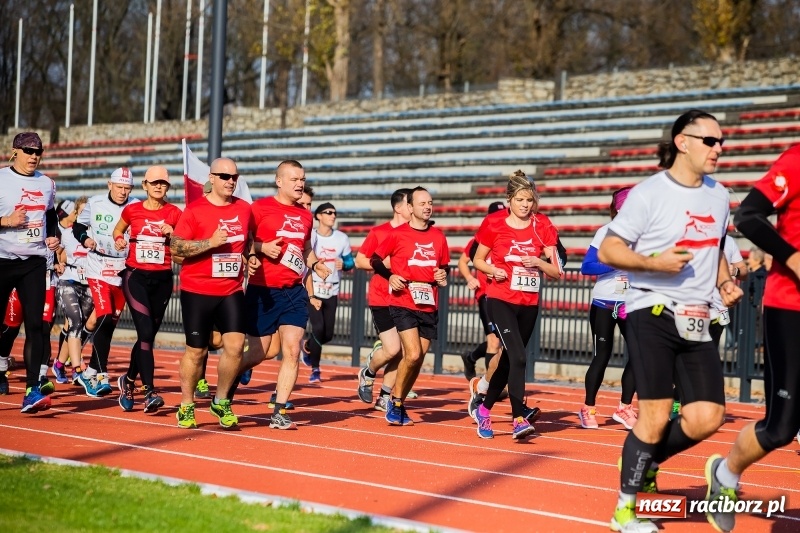 Zdjęcie w galerii na portalu naszraciborz.pl: Od Bałtyku do Tatr. Narodowy Bieg Stulecia w Raciborzu FOTO i WIDEO wiadomości z regionu