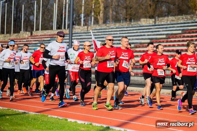 Zdjęcie w galerii na portalu naszraciborz.pl: Od Bałtyku do Tatr. Narodowy Bieg Stulecia w Raciborzu FOTO i WIDEO wiadomości z regionu