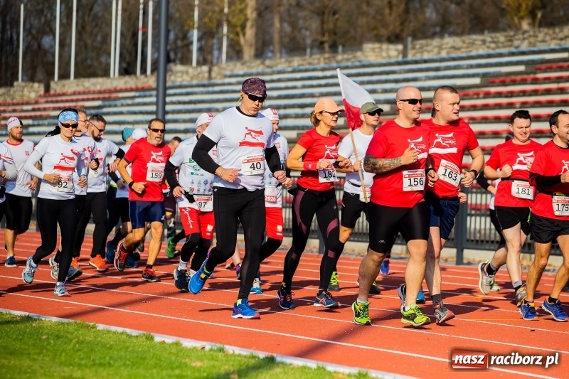 Zdjęcie w galerii na portalu naszraciborz.pl: Od Bałtyku do Tatr. Narodowy Bieg Stulecia w Raciborzu FOTO i WIDEO wiadomości z regionu