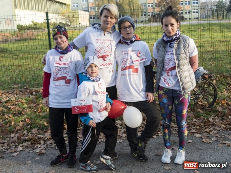 Zdjęcie w galerii na portalu naszraciborz.pl: W Kuźni Raciborskiej biegano dla Niepodległej  wiadomości z regionu