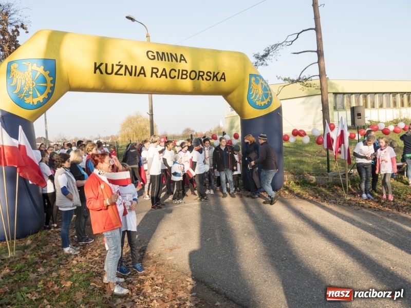 Zdjęcie w galerii na portalu naszraciborz.pl: W Kuźni Raciborskiej biegano dla Niepodległej  wiadomości z regionu