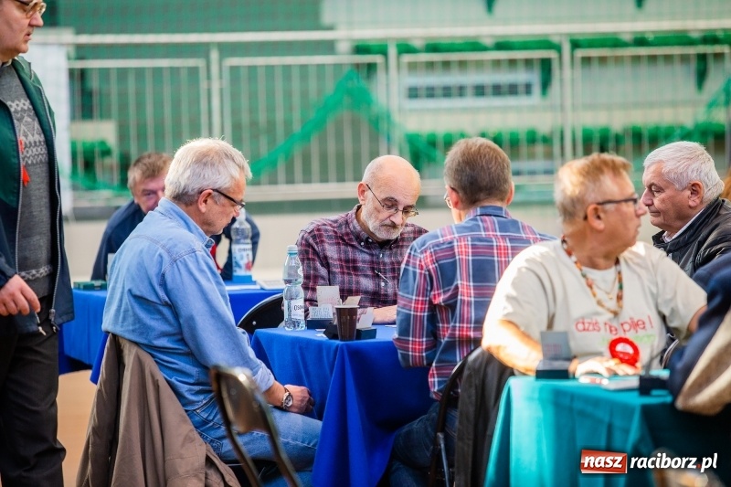 Zdjęcie w galerii na portalu naszraciborz.pl: Brydżyści walczą o Podkowę Kasztanki Marszałka wiadomości z regionu