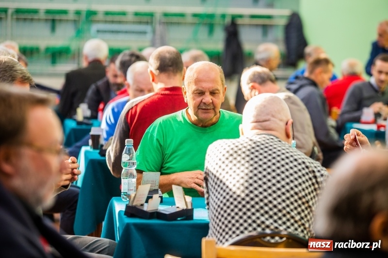 Zdjęcie w galerii na portalu naszraciborz.pl: Brydżyści walczą o Podkowę Kasztanki Marszałka wiadomości z regionu