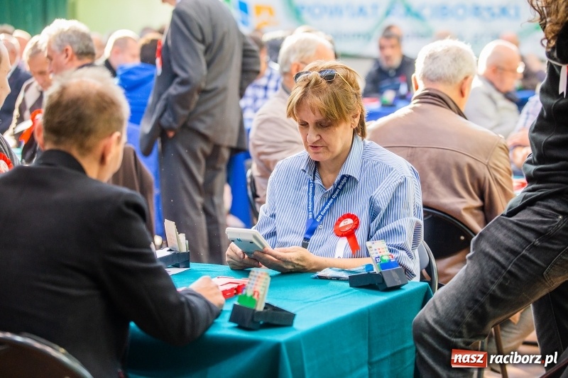 Zdjęcie w galerii na portalu naszraciborz.pl: Brydżyści walczą o Podkowę Kasztanki Marszałka wiadomości z regionu