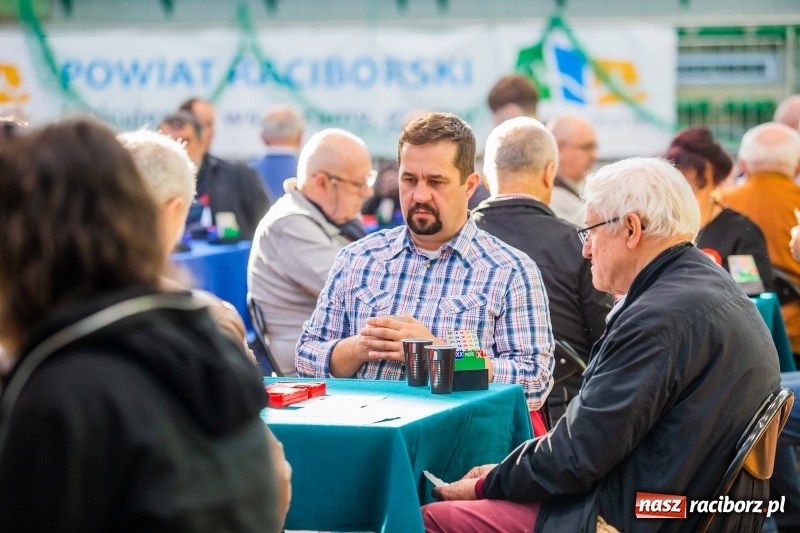 Zdjęcie w galerii na portalu naszraciborz.pl: Brydżyści walczą o Podkowę Kasztanki Marszałka wiadomości z regionu
