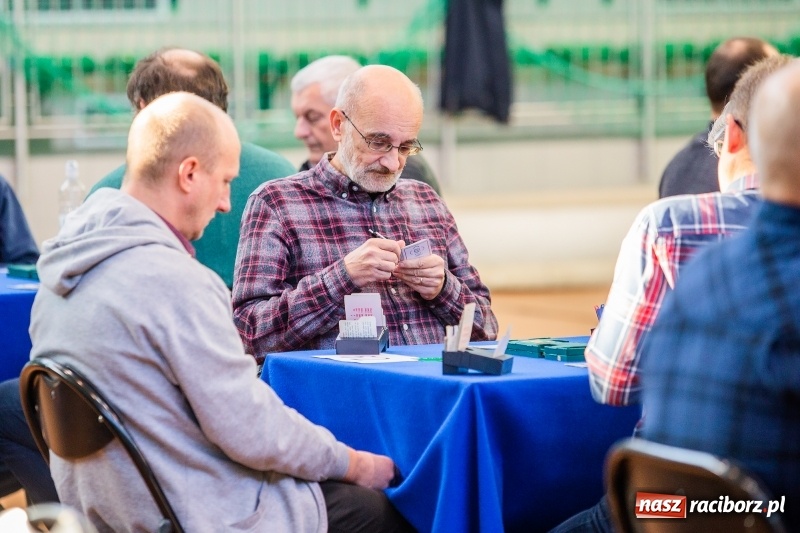 Zdjęcie w galerii na portalu naszraciborz.pl: Brydżyści walczą o Podkowę Kasztanki Marszałka wiadomości z regionu