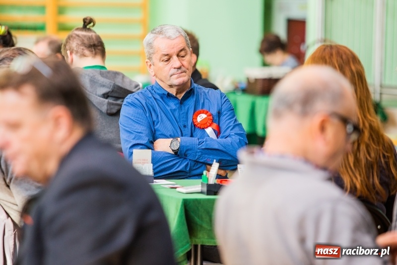 Zdjęcie w galerii na portalu naszraciborz.pl: Brydżyści walczą o Podkowę Kasztanki Marszałka wiadomości z regionu