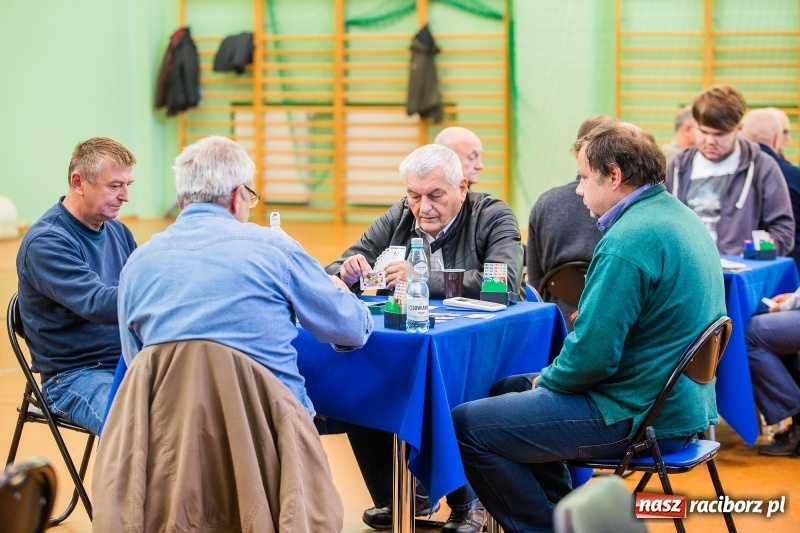 Zdjęcie w galerii na portalu naszraciborz.pl: Brydżyści walczą o Podkowę Kasztanki Marszałka wiadomości z regionu