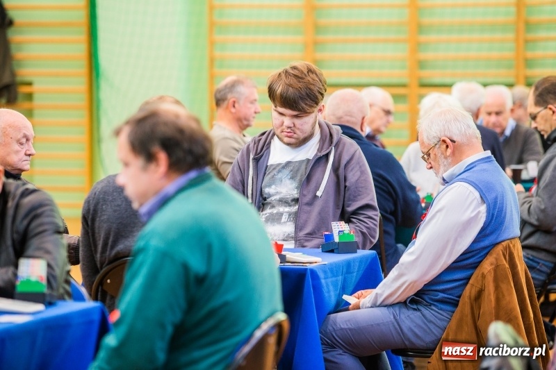 Zdjęcie w galerii na portalu naszraciborz.pl: Brydżyści walczą o Podkowę Kasztanki Marszałka wiadomości z regionu