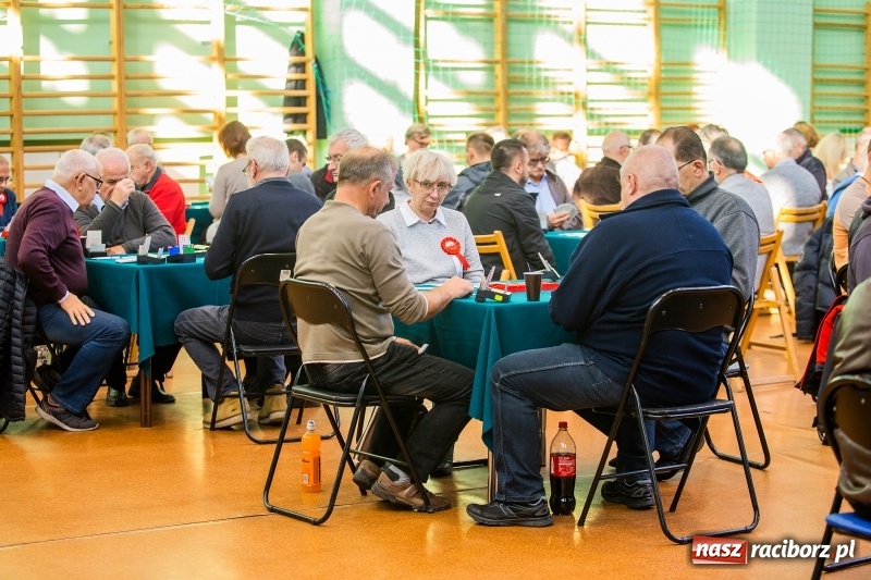 Zdjęcie w galerii na portalu naszraciborz.pl: Brydżyści walczą o Podkowę Kasztanki Marszałka wiadomości z regionu