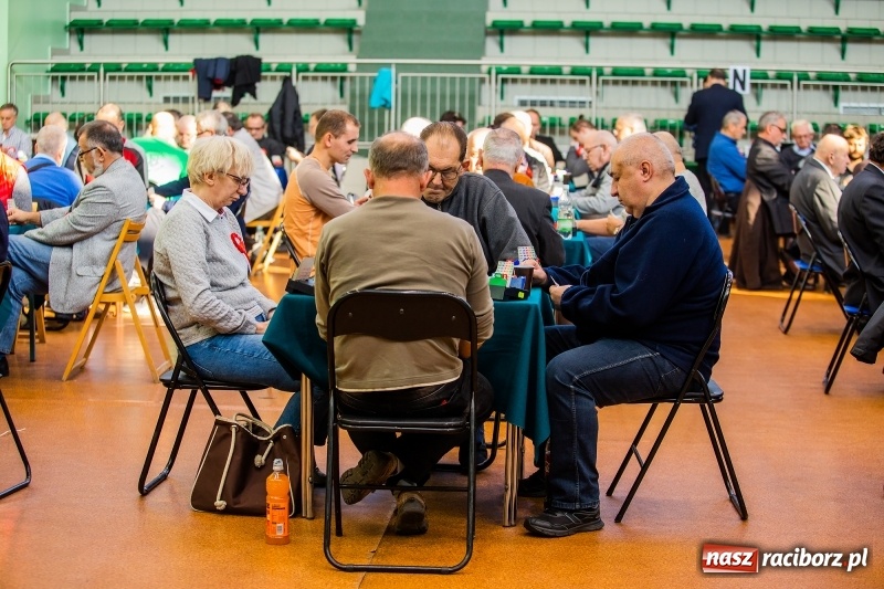 Zdjęcie w galerii na portalu naszraciborz.pl: Brydżyści walczą o Podkowę Kasztanki Marszałka wiadomości z regionu