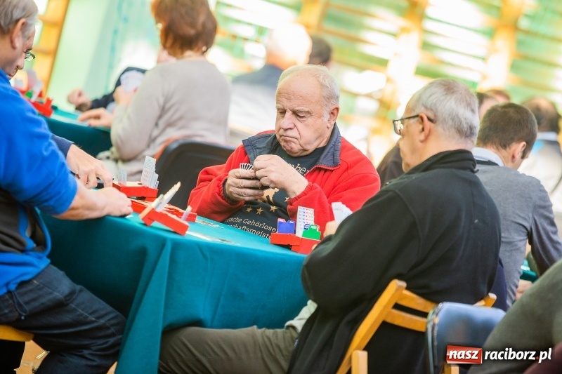 Zdjęcie w galerii na portalu naszraciborz.pl: Brydżyści walczą o Podkowę Kasztanki Marszałka wiadomości z regionu