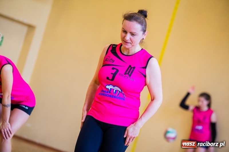 Zdjęcie w galerii na portalu naszraciborz.pl: RLPS: Zwycięstwa faworytów w lidze męskiej. Pięciosetowy maraton u kobiet wiadomości z regionu